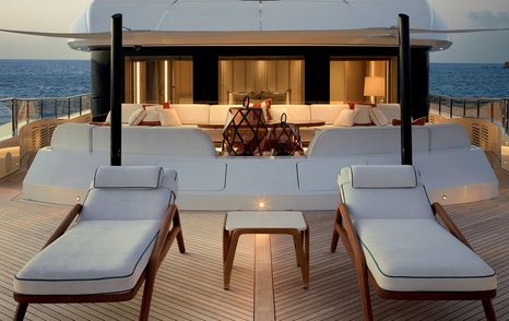 Superyacht Amor a Vida foredeck with warm integrated lighting and seating 