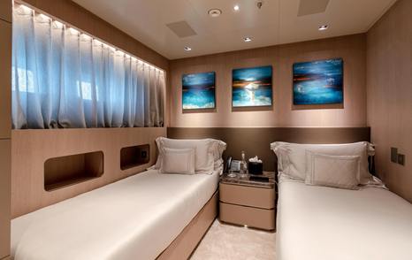Tankoa superyacht Kinda guest cabin with twin beds 