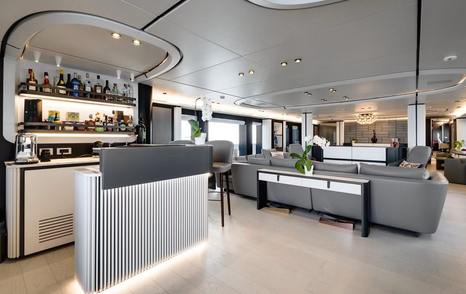 Extra Yachts motor yacht L.A.U.L. main saloon bar area 