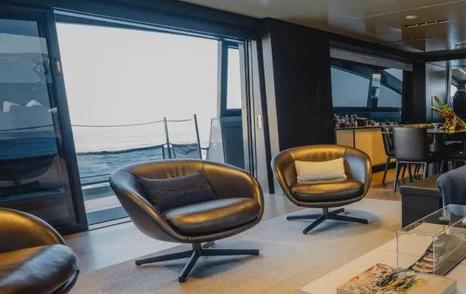 Pershing motor yacht Byeee... main saloon balcony 