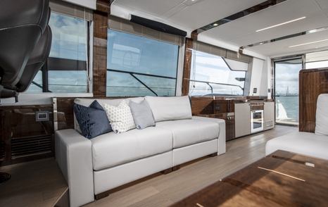 Fairline Squadron 68 interior