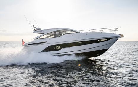 Fairline Targa 45 Open motor yacht under way 