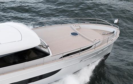 Mulder Favorite 2000 Boat foredeck under way 