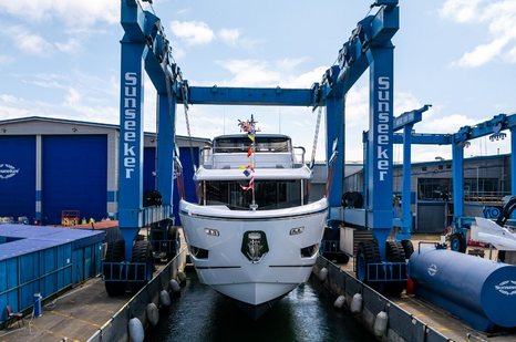 Sunseeker Ocean 156 bow shown at launch 