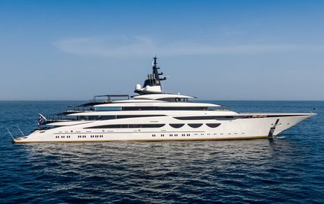 Superyacht AHPO at sea