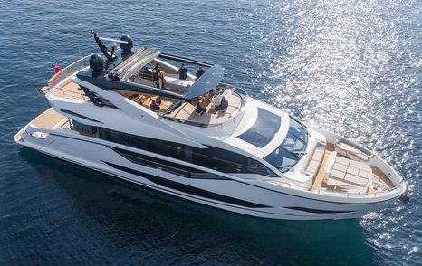 Suunseeker 90 Ocean motor yacht at anchor 