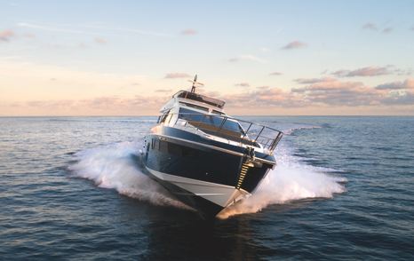 Azimut S7 sportsbridge Yacht running shot