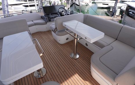 Flydeck of the Galeon 560 Fly