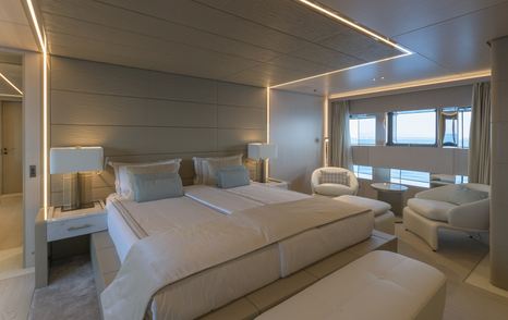 motor yacht EIV owner cabin