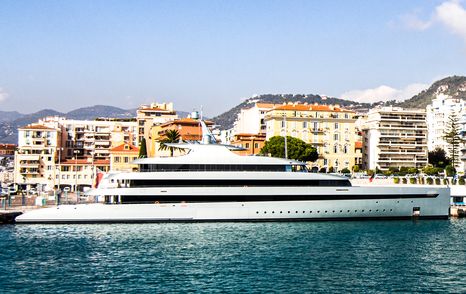 Feadship superyacht Savannah at anchor side view 