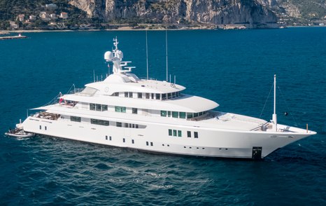 Superyacht Nora under way 