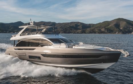 Azimut Fly 72 motor yacht under way