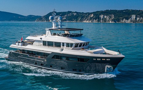 Explorer yacht Darwin 102 under way