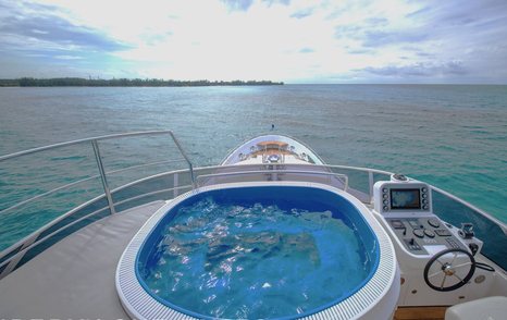 Motor Yacht Rehab jacuzzi 