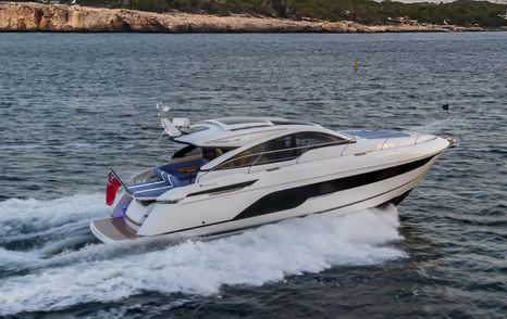 Fairline Targa 47 GT motor yacht under way at speed 