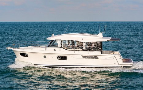 Beneteau Swift Trawler 41 Sedan Yacht running shot