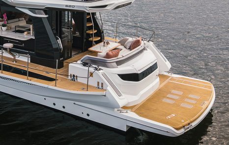 Galeon 520 Fly yacht aft deck lounge 