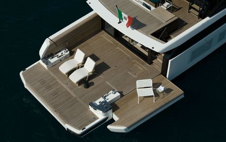 Bluegame BGX83 motor yacht extended beach club 