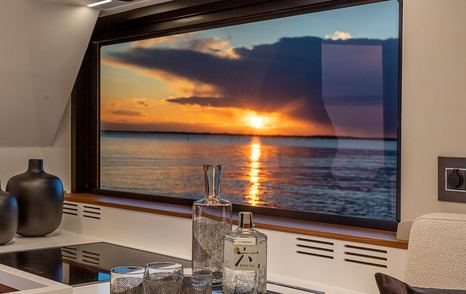 Pardo-E60-galley-window