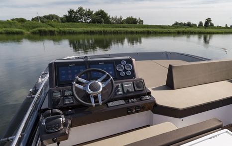 Galeon 500 Fly upper helm