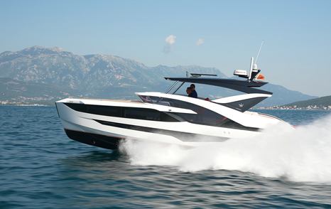 Dominator-Midi-Ilumen-M35-running-side-view