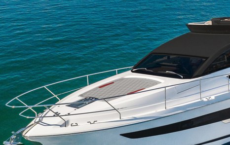 Fairline Squadron 50 foredeck