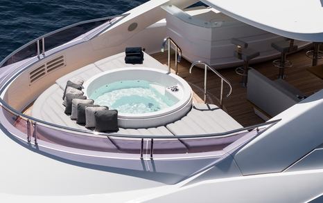 Superyacht Berco Voyager sundeck jacuzzi