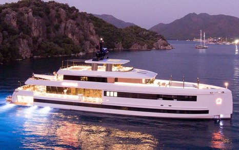Mengi Yay superyacht Aquarius at anchor side view 
