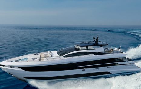 mangusta GranSport 34 superyacht under way 