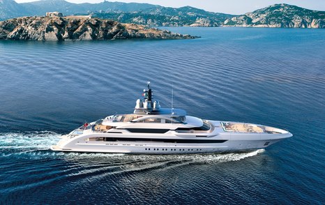 superyacht Heesen 7000 running shot