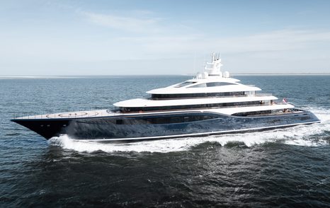 Feadship Superyacht Destiny under way 