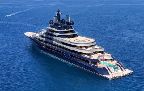 Aft photo of superyacht Luminance