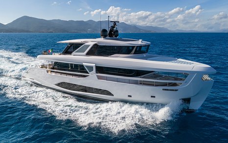 Ferretti Yachts INFYNITO 90 running through a dark blue sea