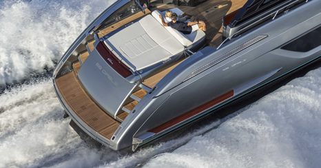 Riva-68-Diable-Review-swim-platform