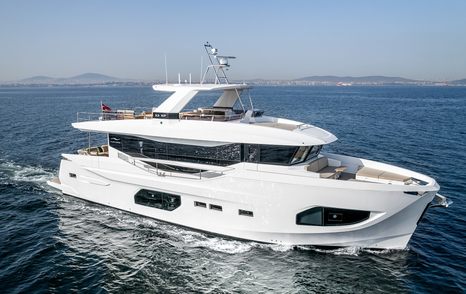 Numarine 22 XP motor yacht underway side view 