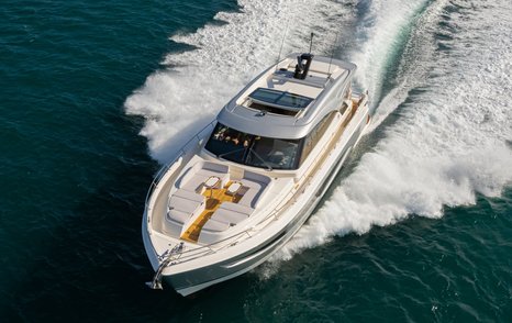 Riviera 6800 Sport Yacht Platinum Edition underway front view 