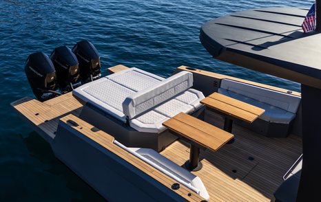 Maxim Yachts MAX44 R boat aft with outboard engines and sunpads
