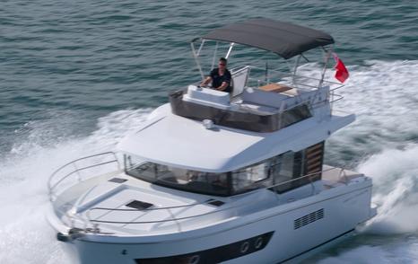 Beneteau Swift Trawler 37 Fly underway on the Solent 