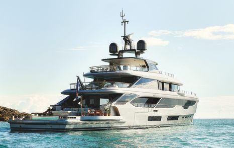 Benetti Oasis 40M 