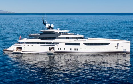 Superyacht MALIA at sea