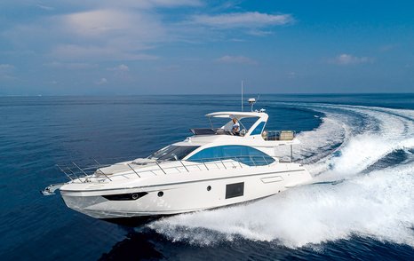 Azimut 55 flybridge yacht running shot