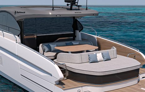 Motor yacht Beneteau Gran Turismo 50 lounge seating area