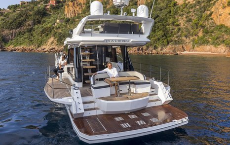 Galeon 500 Fly cockpit, Galeon 500 Fly rotating seat