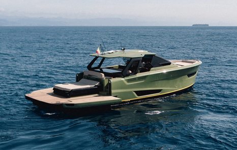 Bellini Astor 38 boat at nchor 
