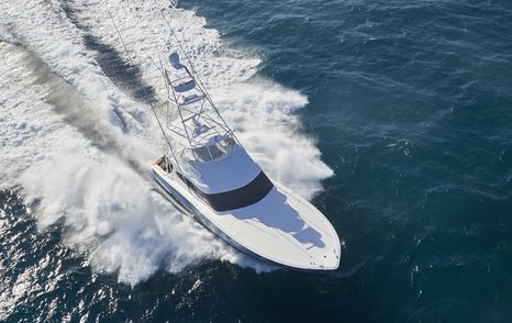 Hatteras GT59 exterior