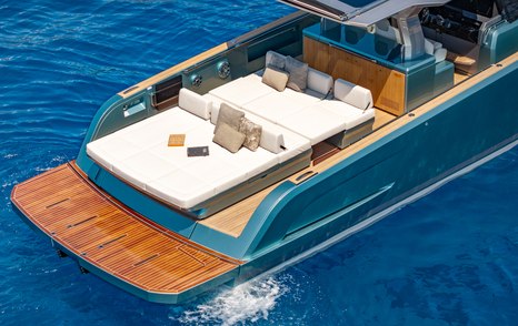 Pardo Yachts Pardo 43 motor yacht beach club with dual sunpads