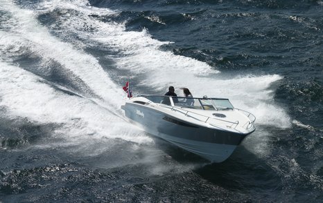 Windy Zonda Sportsboat running shot