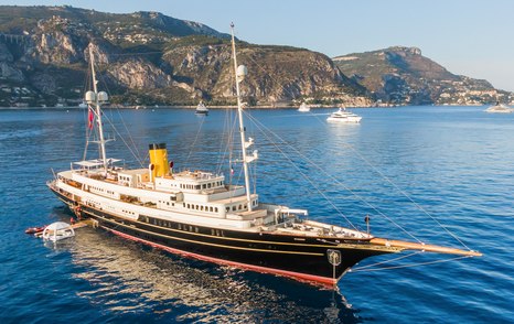 NERO classic yacht