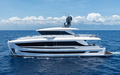 Horizon FD80 Skyline motor yacht underway side view 