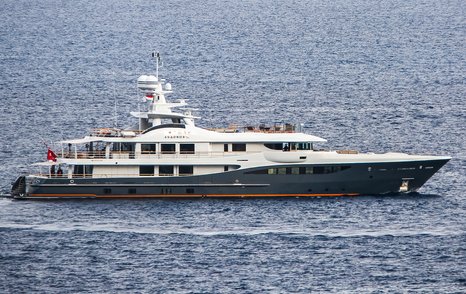 Superyacht Gene Machine under way 